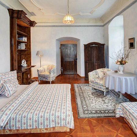 Dum Zameckych Kaplanu Otel Valec Dış mekan fotoğraf