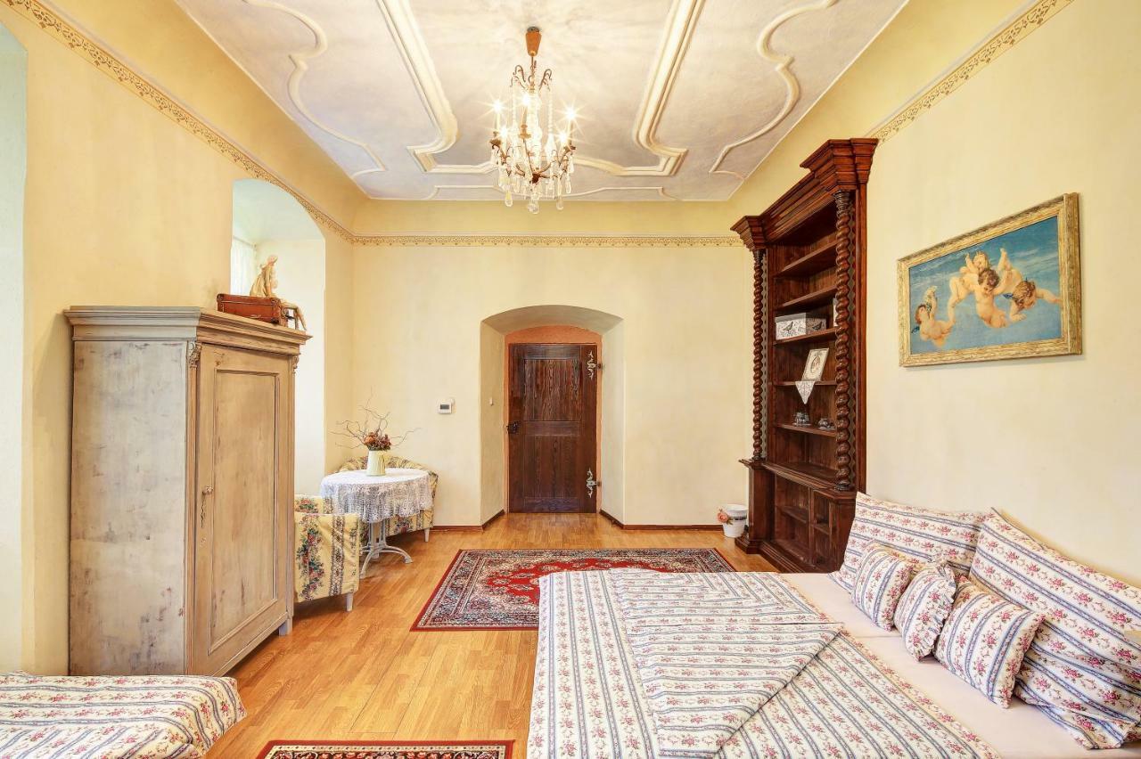 Dum Zameckych Kaplanu Otel Valec Dış mekan fotoğraf