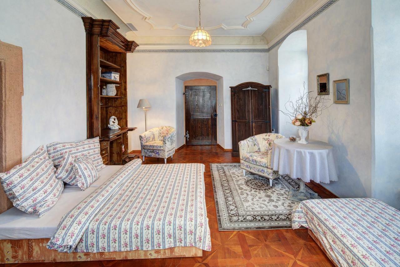 Dum Zameckych Kaplanu Otel Valec Dış mekan fotoğraf