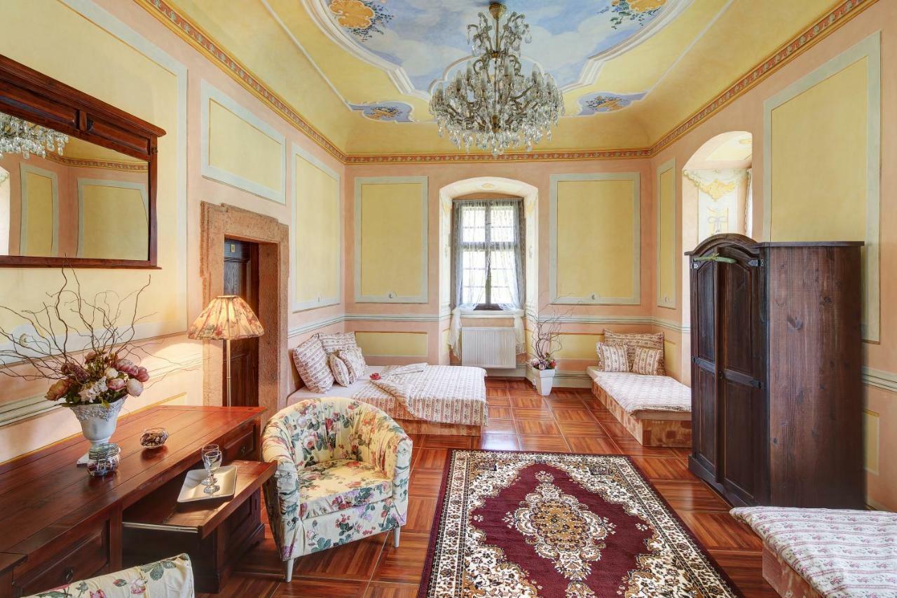 Dum Zameckych Kaplanu Otel Valec Dış mekan fotoğraf
