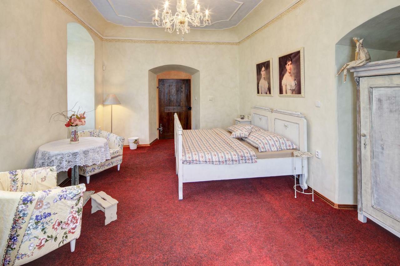 Dum Zameckych Kaplanu Otel Valec Dış mekan fotoğraf
