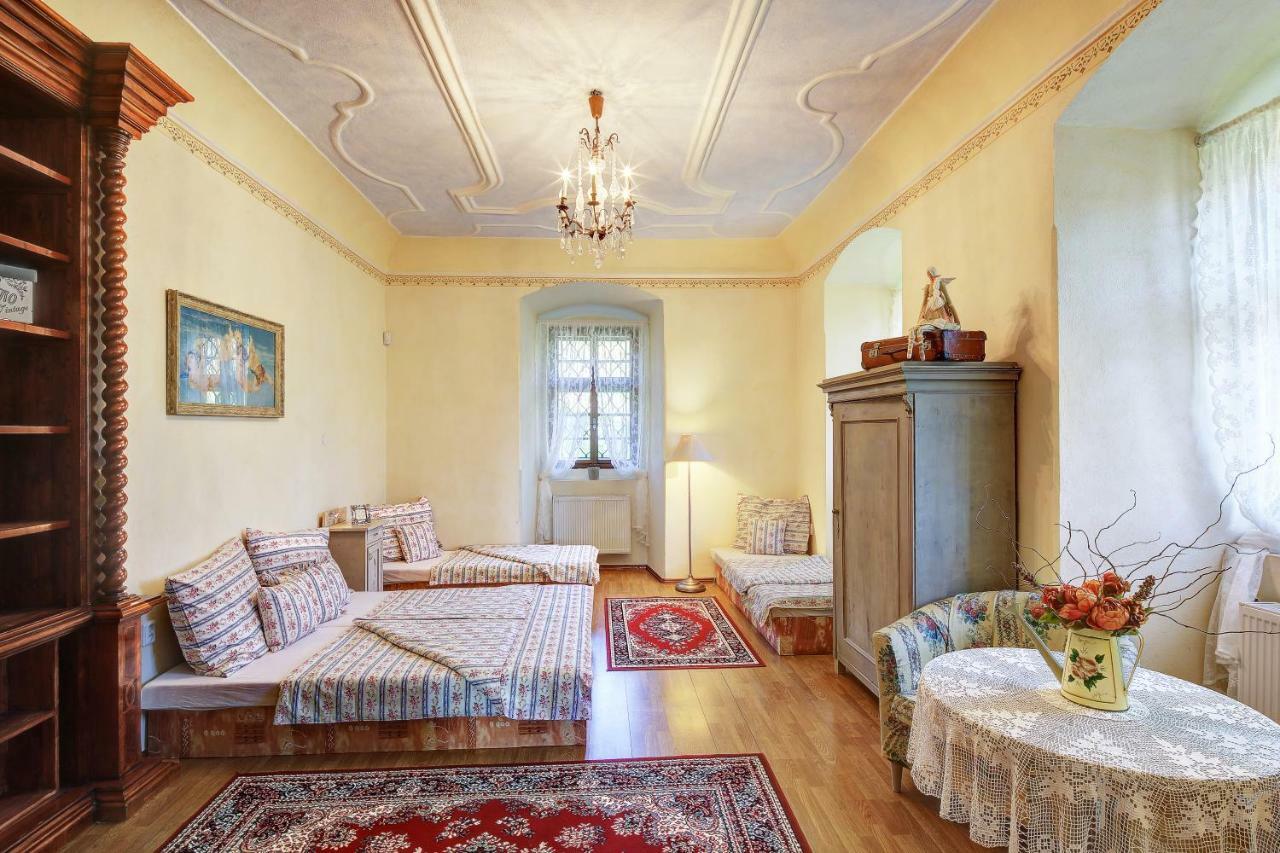 Dum Zameckych Kaplanu Otel Valec Dış mekan fotoğraf