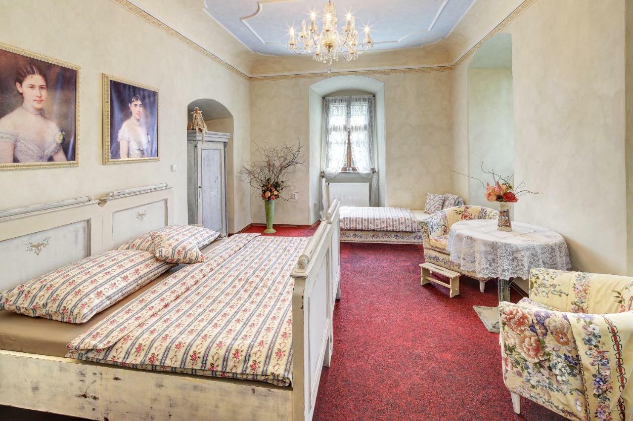 Dum Zameckych Kaplanu Otel Valec Dış mekan fotoğraf