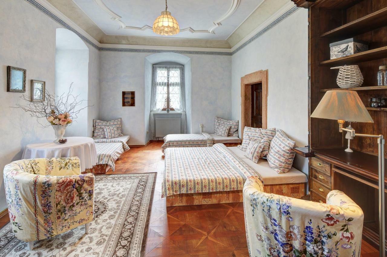 Dum Zameckych Kaplanu Otel Valec Dış mekan fotoğraf