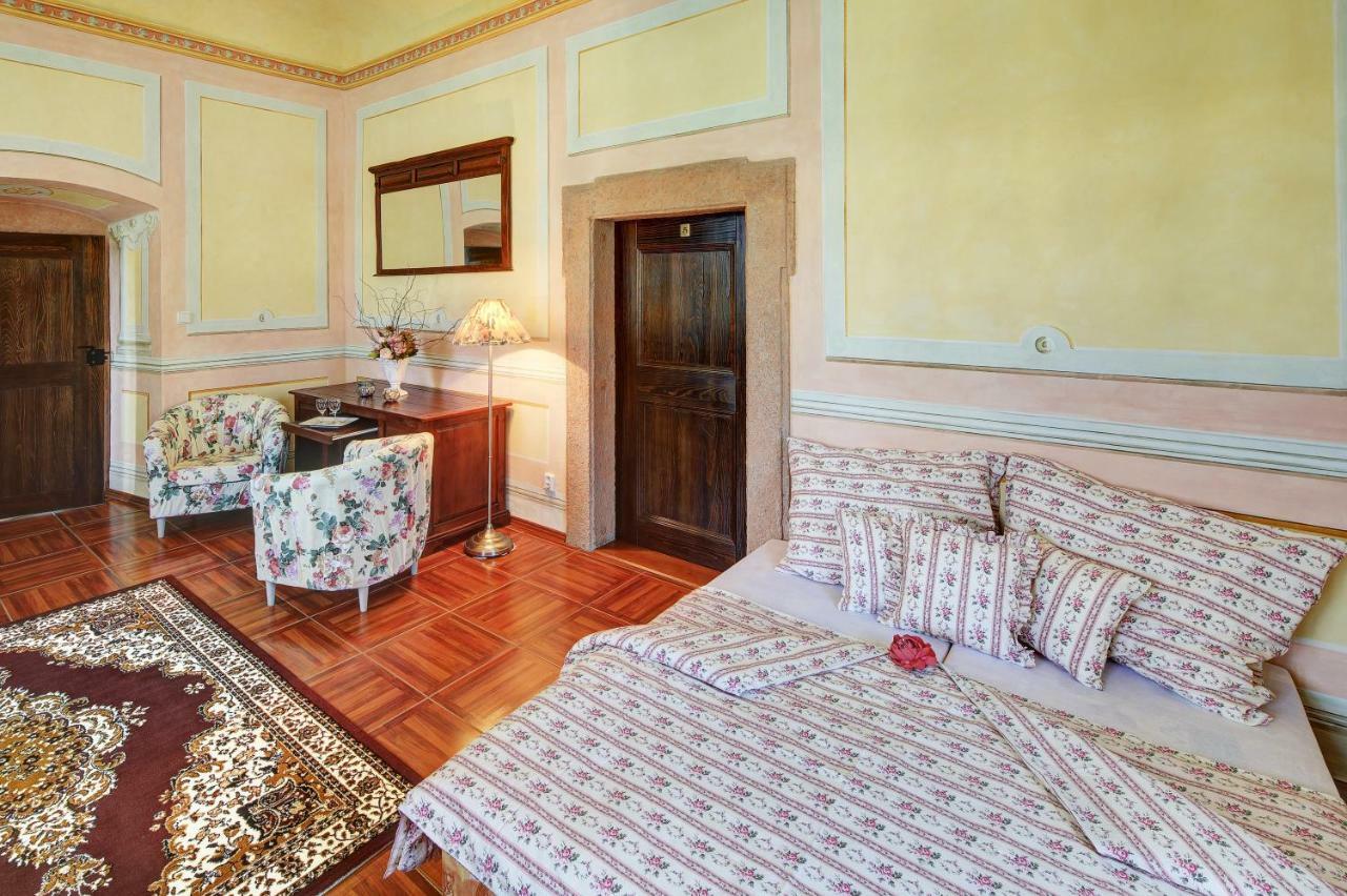 Dum Zameckych Kaplanu Otel Valec Dış mekan fotoğraf