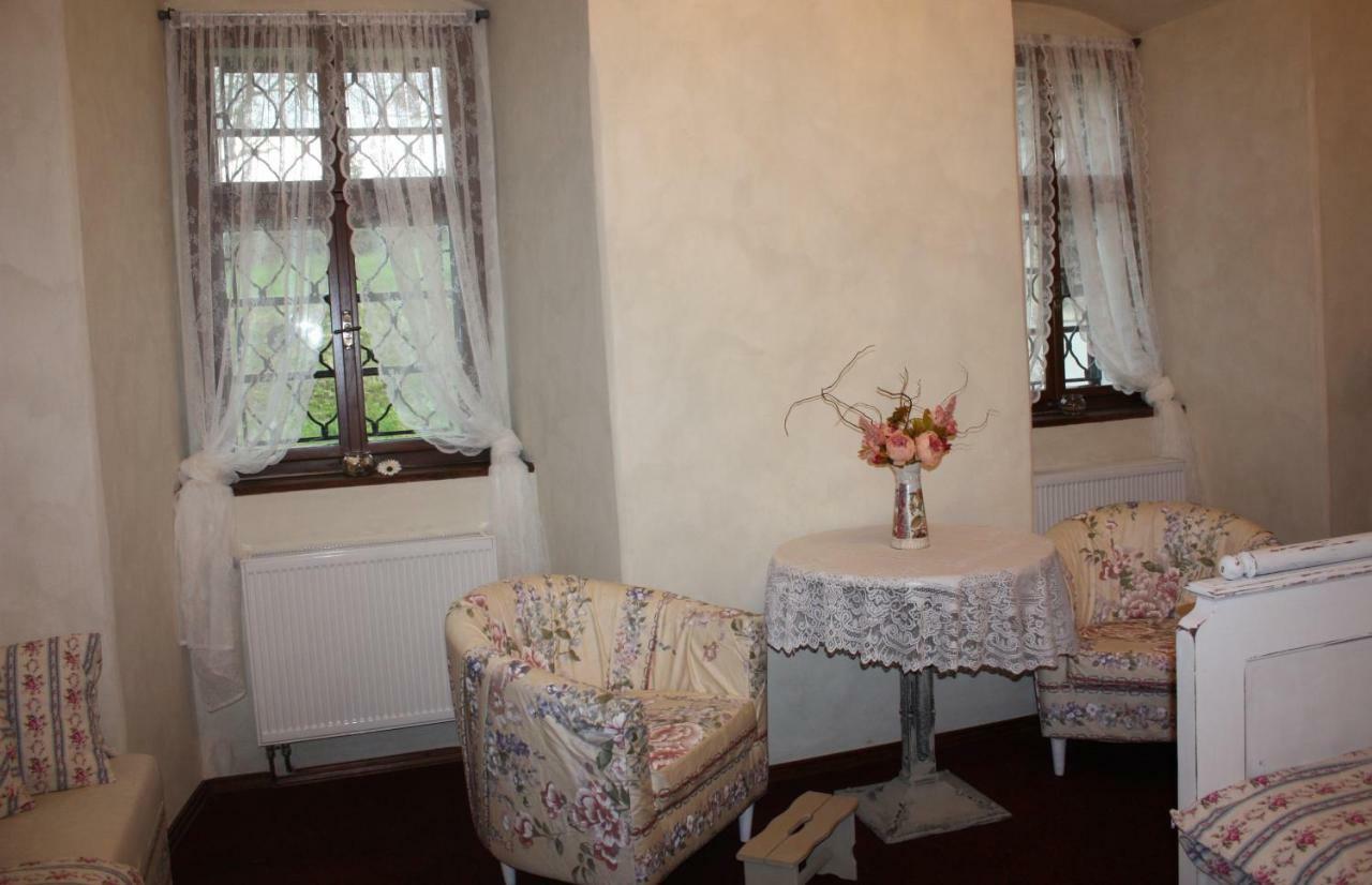Dum Zameckych Kaplanu Otel Valec Dış mekan fotoğraf
