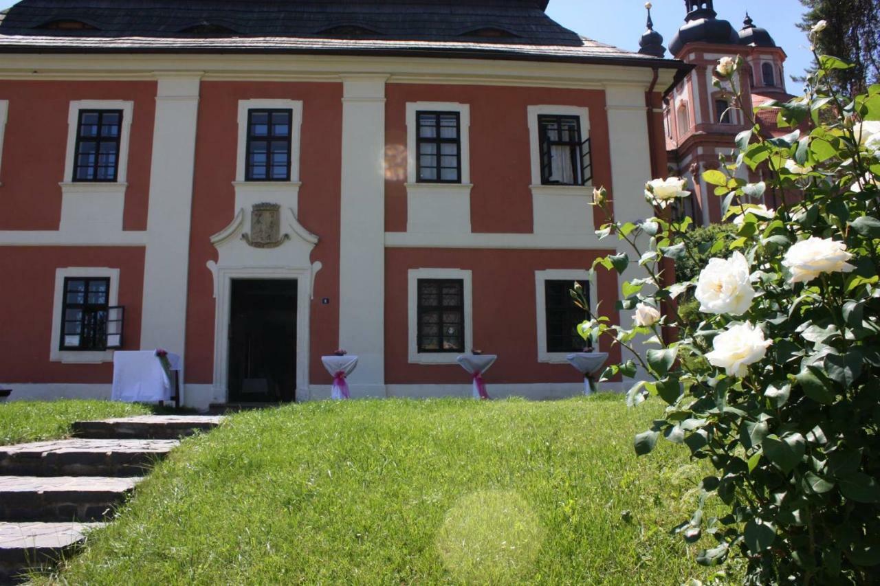 Dum Zameckych Kaplanu Otel Valec Dış mekan fotoğraf