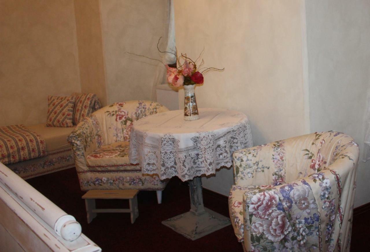 Dum Zameckych Kaplanu Otel Valec Dış mekan fotoğraf